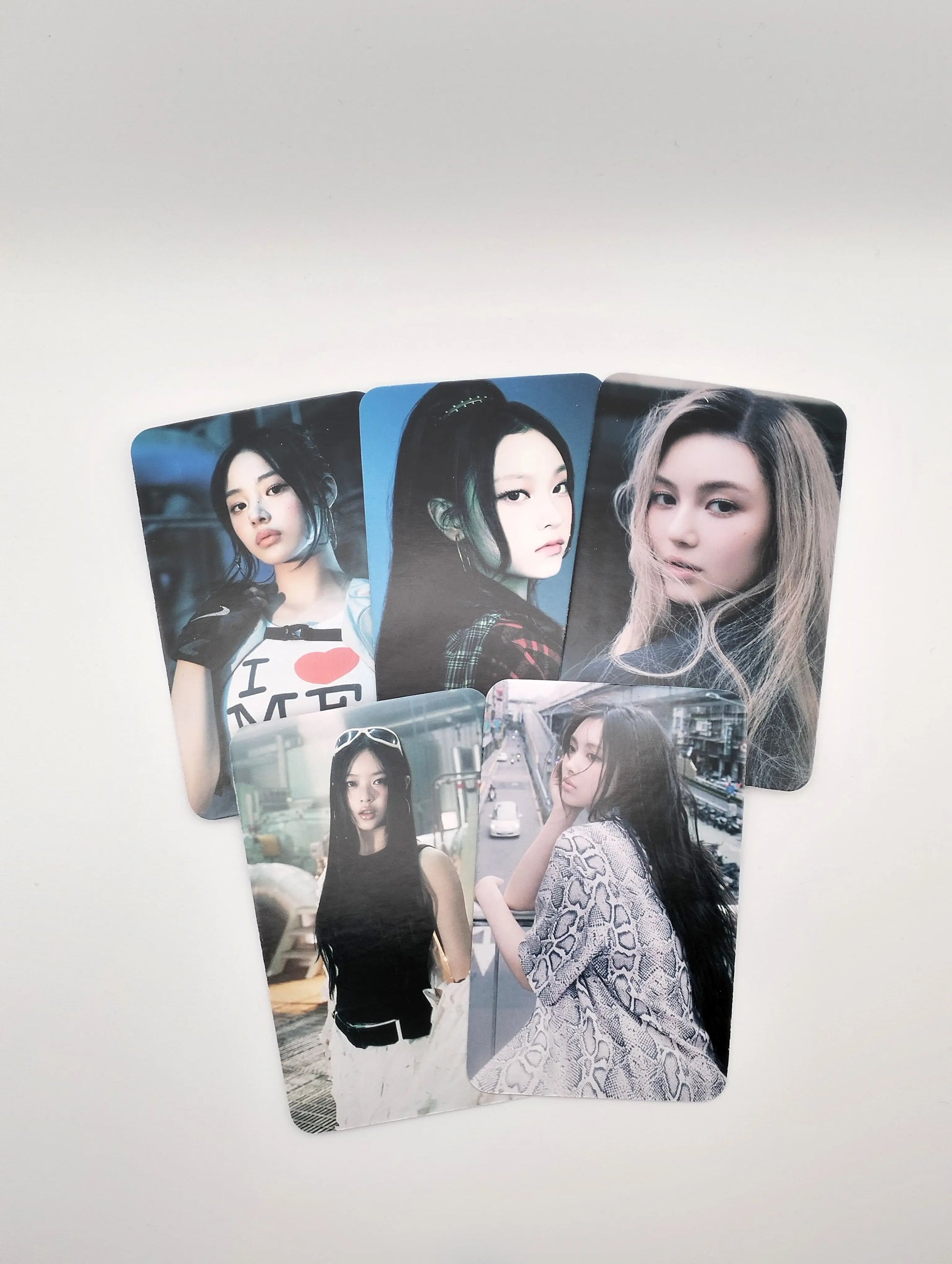 NEWJEANS Solo Lomocard Seoul Spot